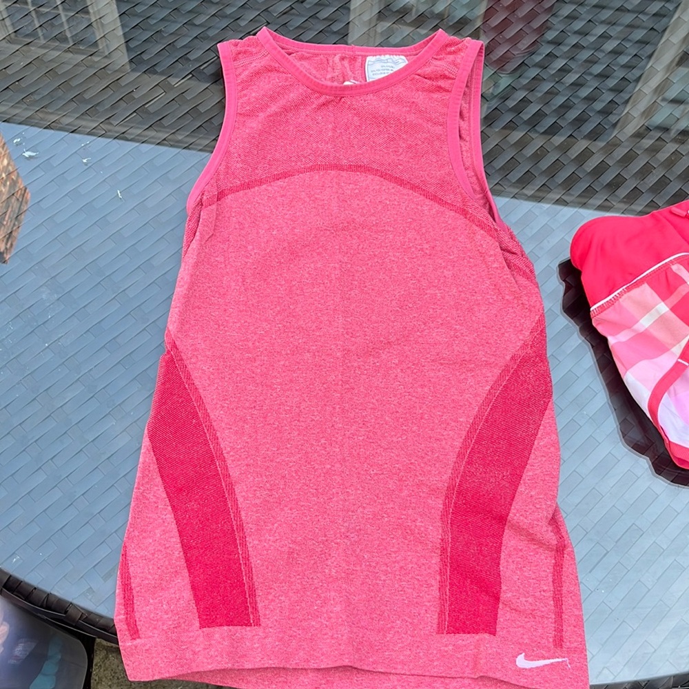 Like new Nike workout tank. Size XS.
